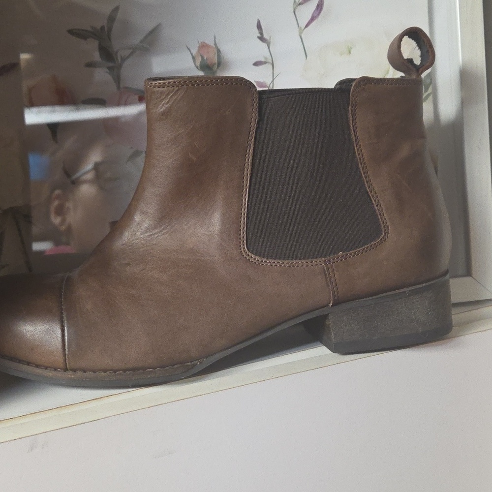 Never Worn Chelsea Boots